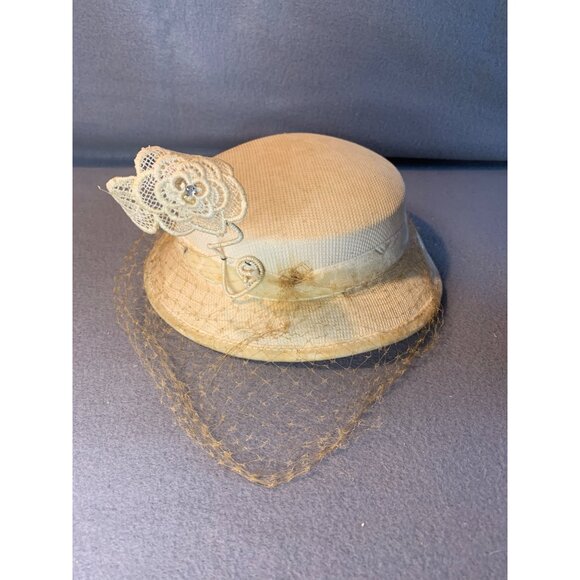 Ladies Ivory Hat with Velvet Trim and Doily Crystal Accent Hat Vintage Sz 22 - Picture 7 of 9